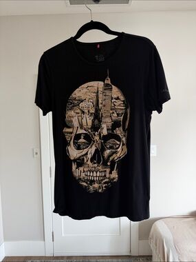 Ay Guey Men's Black Graphic Skull City Short-Sleeve Tee